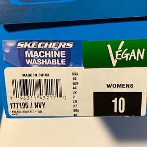 NIB SKECHERS SIZE 10 VEGAN Navy